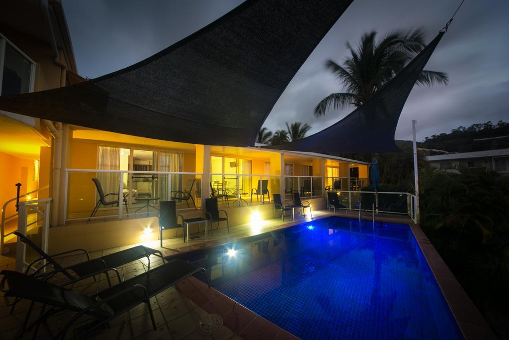 Sunlit Waters Studio Apartments Airlie Beach Exterior photo