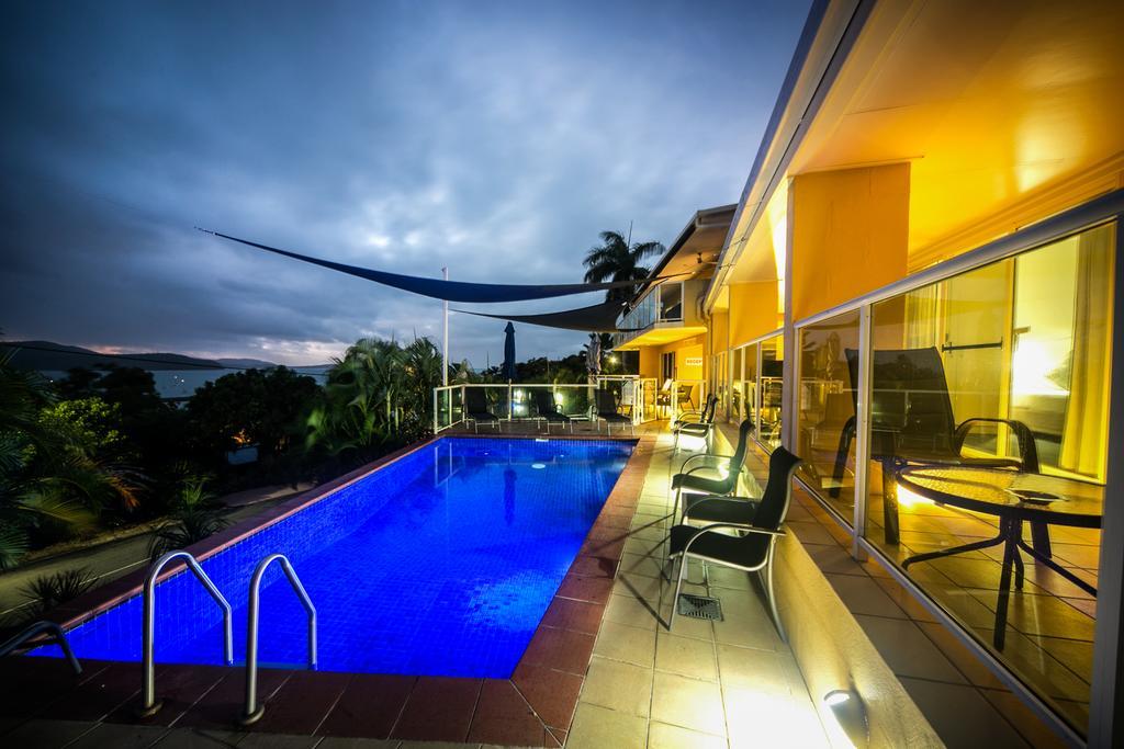 Sunlit Waters Studio Apartments Airlie Beach Exterior photo