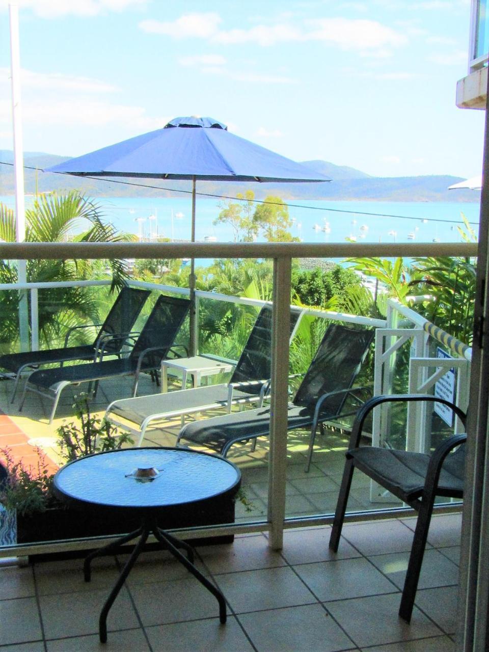 Sunlit Waters Studio Apartments Airlie Beach Exterior photo