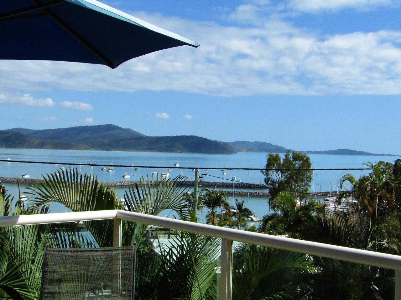 Sunlit Waters Studio Apartments Airlie Beach Exterior photo