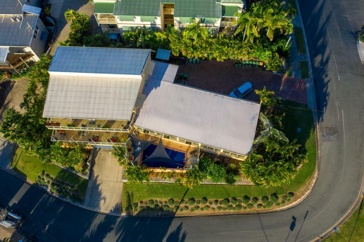 Sunlit Waters Studio Apartments Airlie Beach Exterior photo