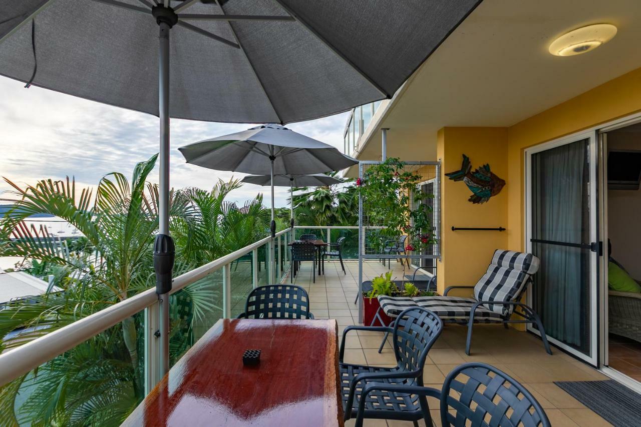 Sunlit Waters Studio Apartments Airlie Beach Exterior photo