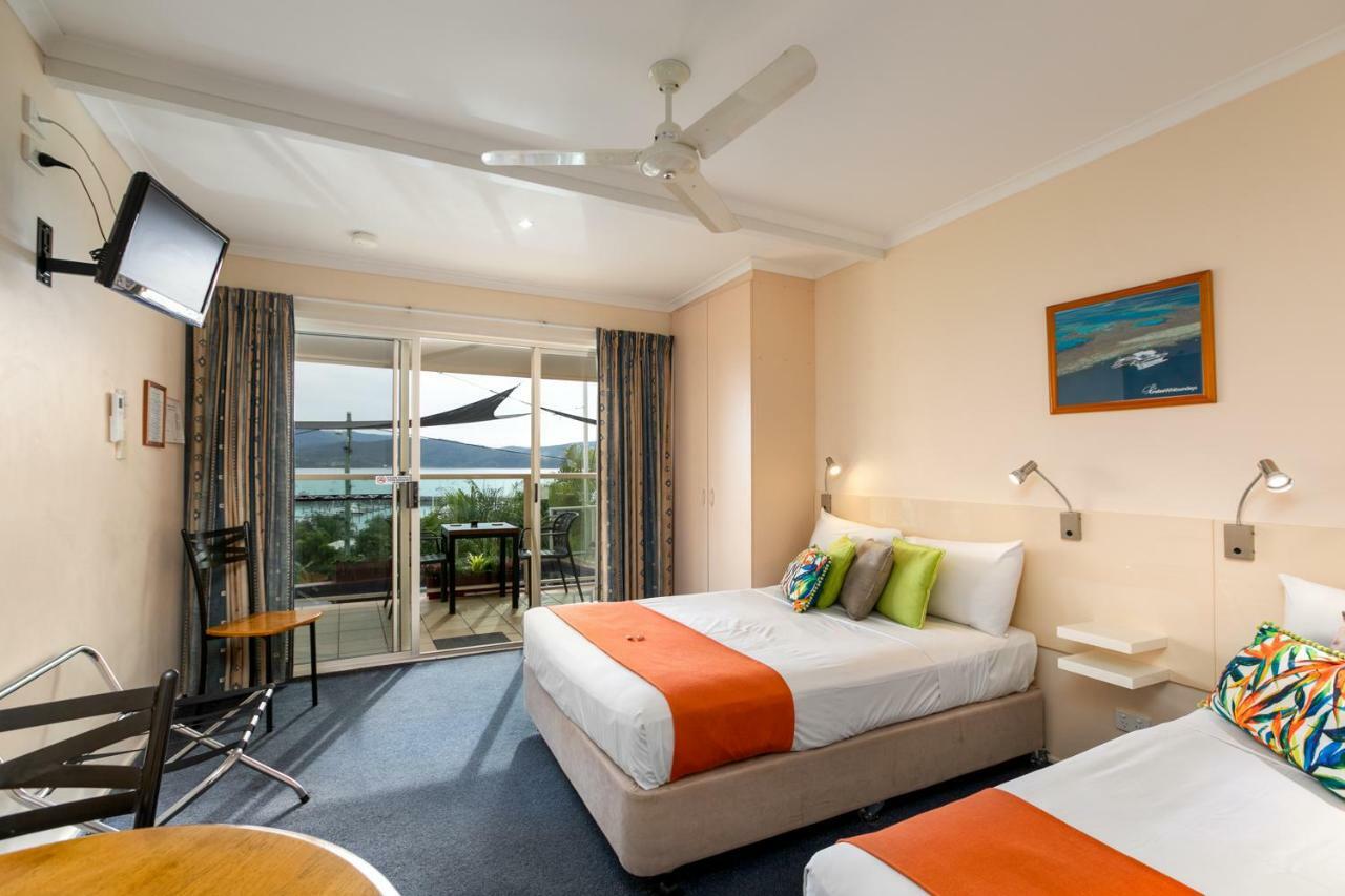Sunlit Waters Studio Apartments Airlie Beach Exterior photo