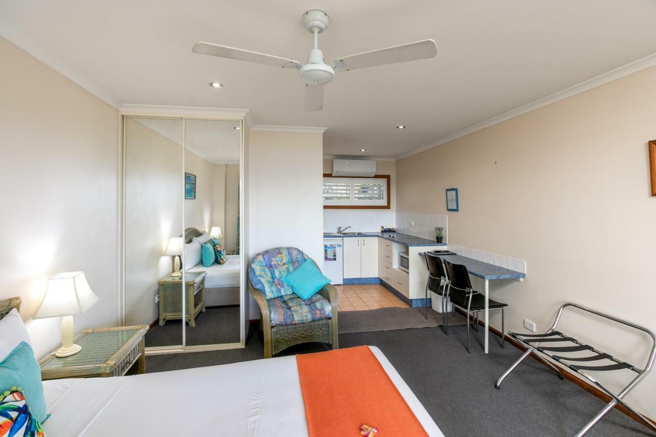 Sunlit Waters Studio Apartments Airlie Beach Exterior photo