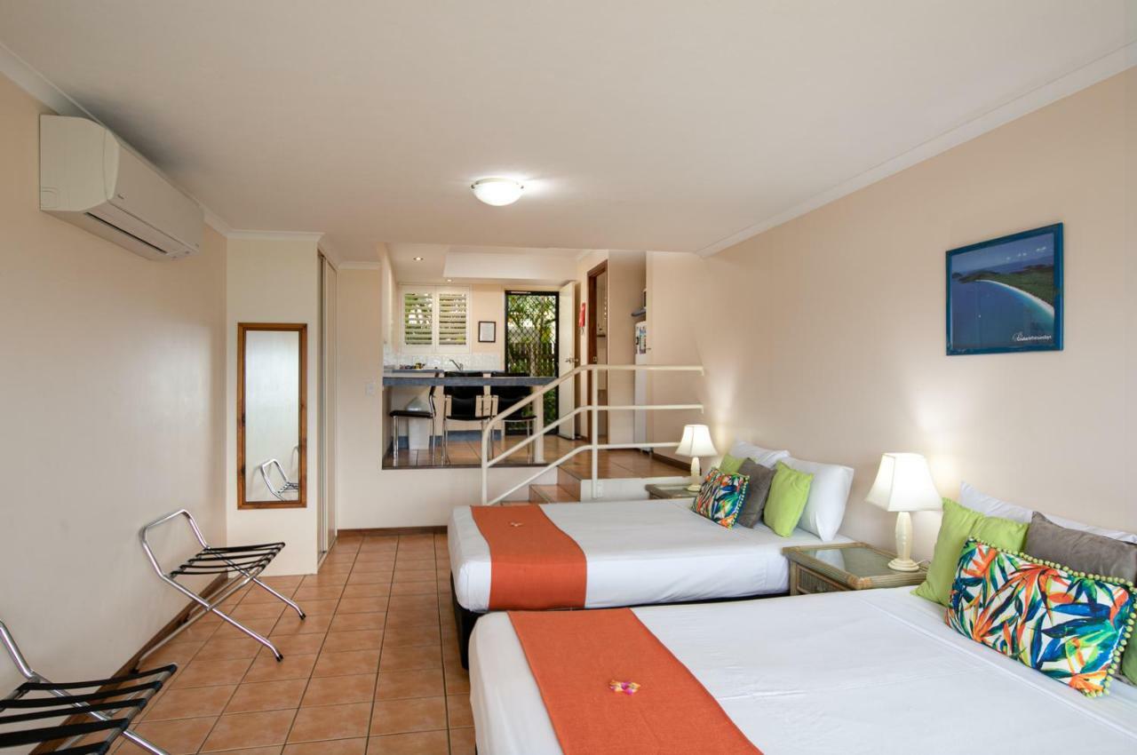 Sunlit Waters Studio Apartments Airlie Beach Exterior photo
