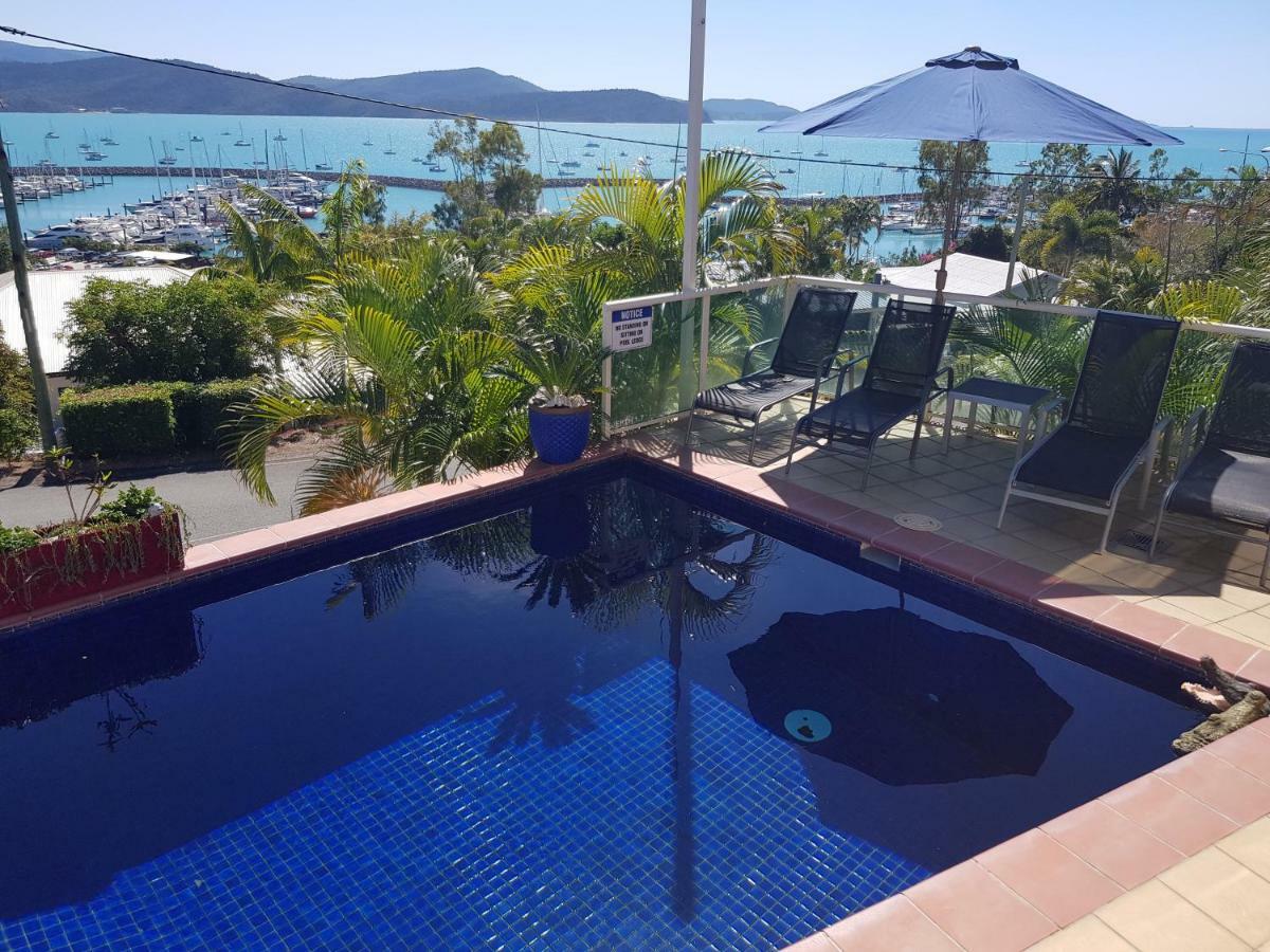 Sunlit Waters Studio Apartments Airlie Beach Exterior photo