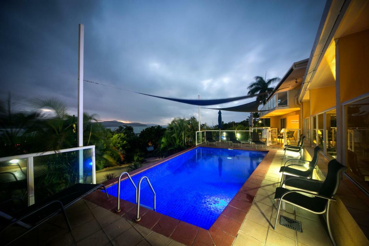Sunlit Waters Studio Apartments Airlie Beach Exterior photo