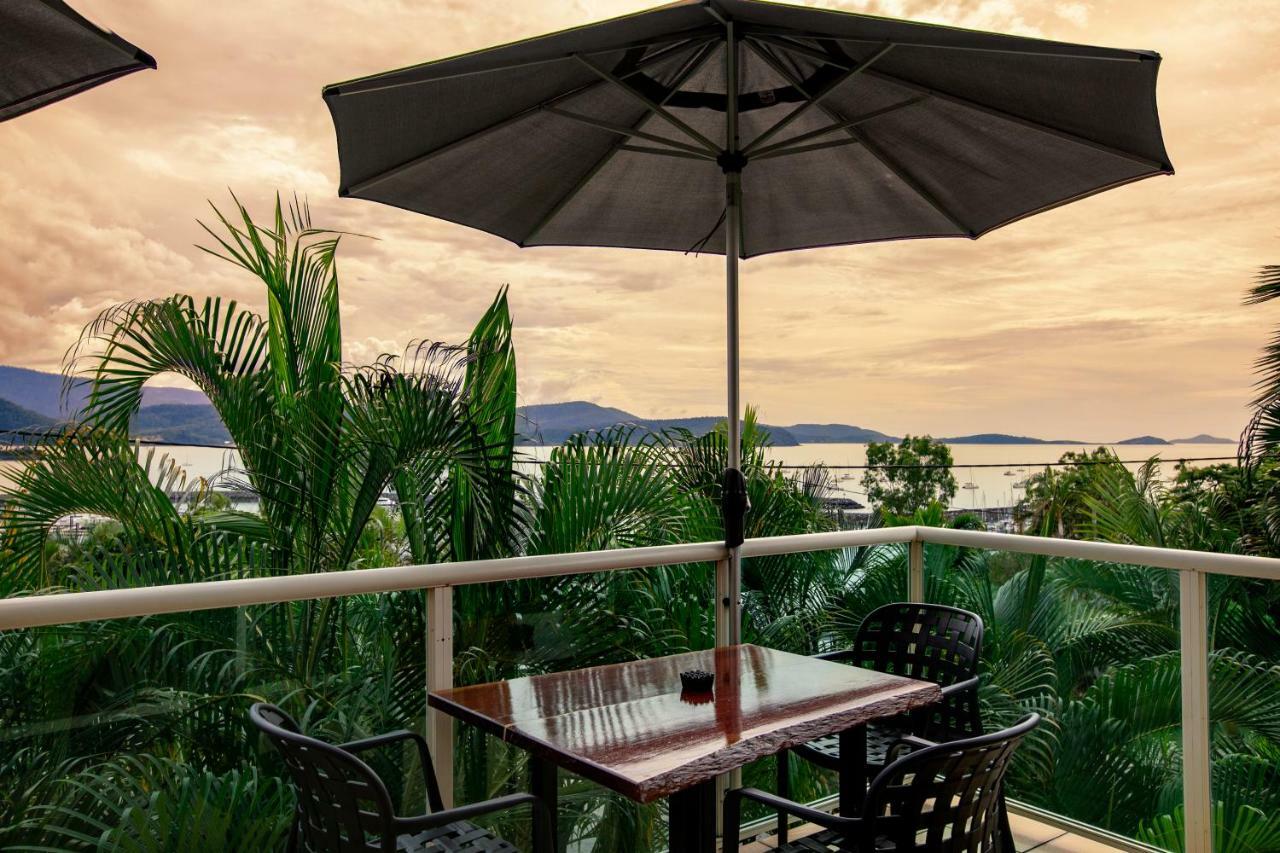 Sunlit Waters Studio Apartments Airlie Beach Exterior photo