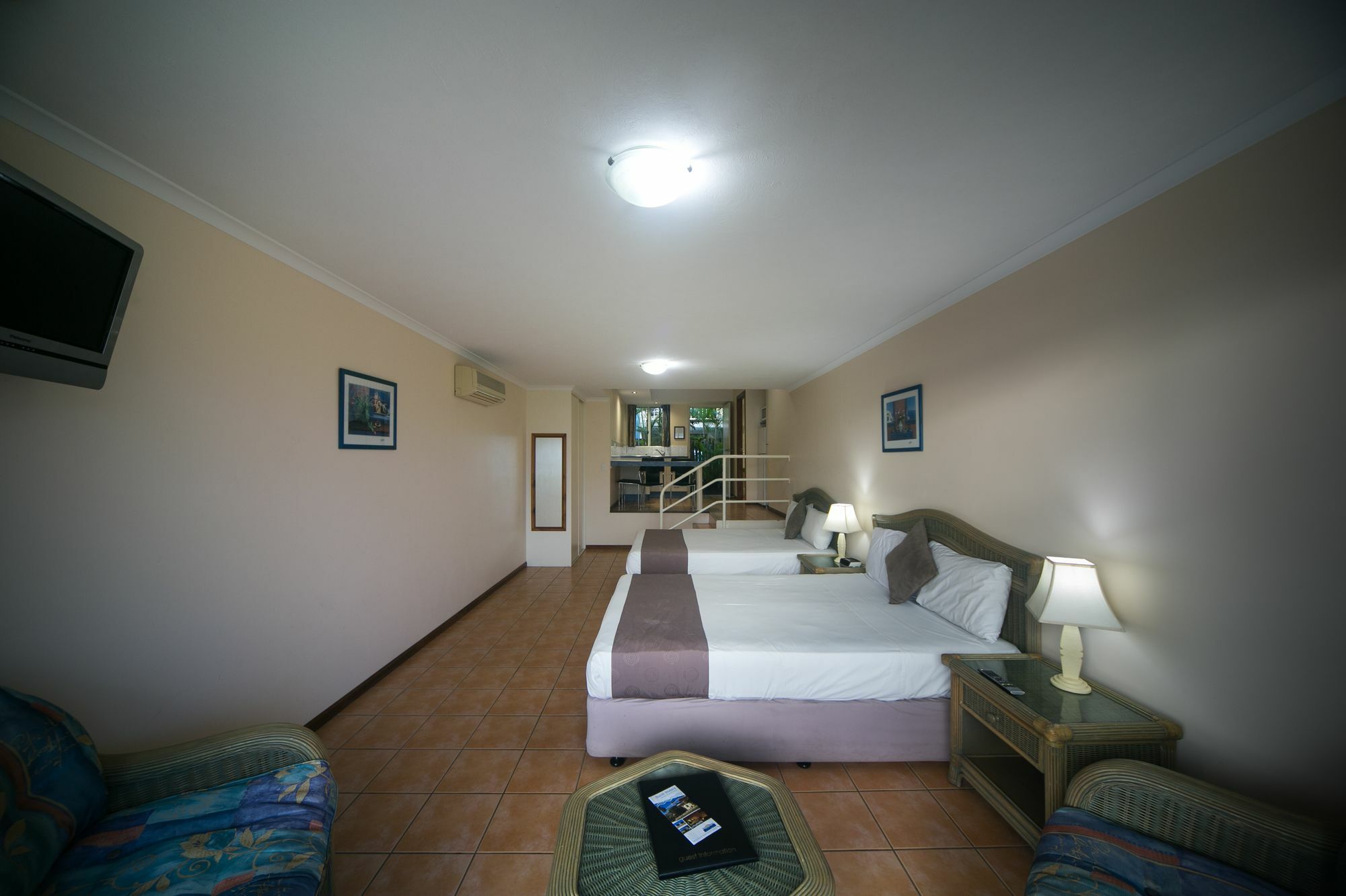 Sunlit Waters Studio Apartments Airlie Beach Exterior photo