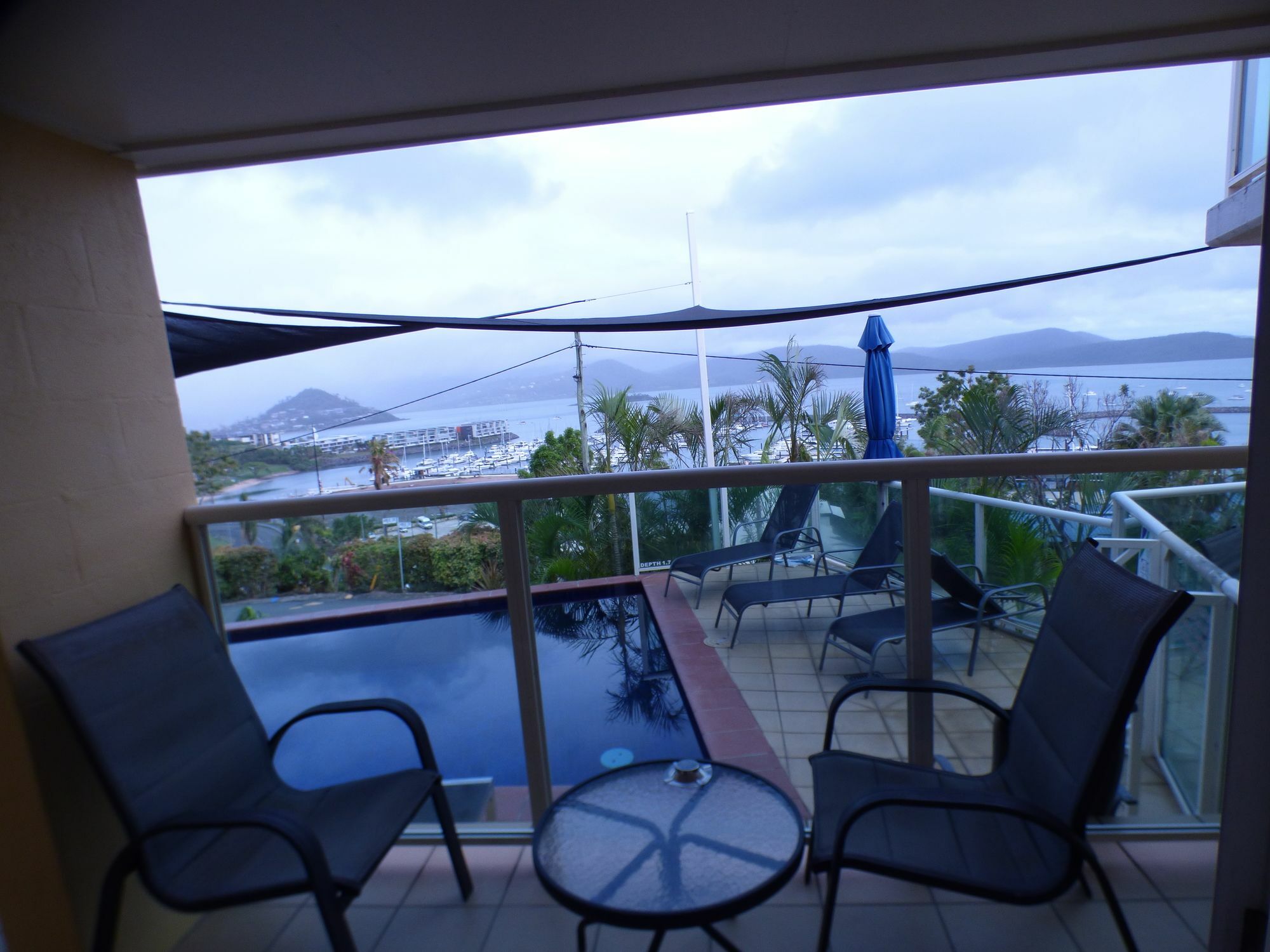 Sunlit Waters Studio Apartments Airlie Beach Exterior photo